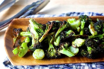 Crispy Broccoli with Lemon & Garlic